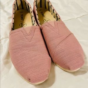 Size 11 Pink Toms